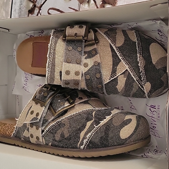 Shoes - Picture 1 of 3